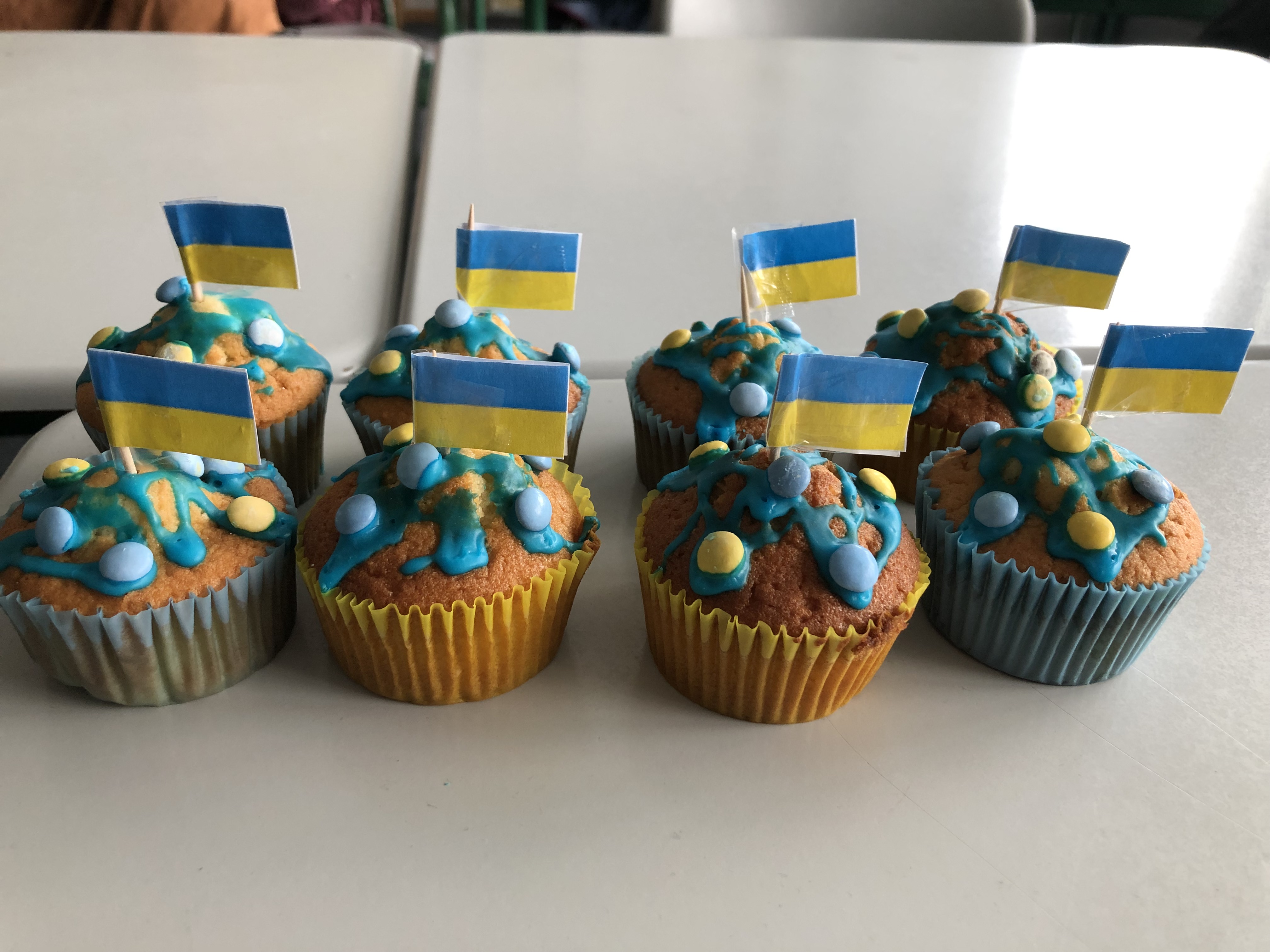 Ukraine Hilfe Muffins in Ukraine Farben
